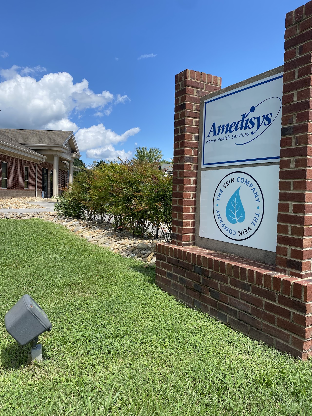 Street view of The Vein Company clinic in Sevierville, TN